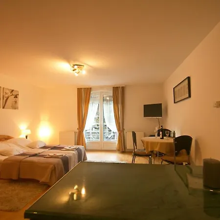 Cedar Apartman דירה *
