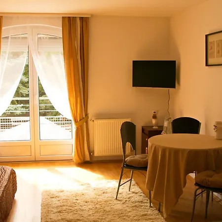 Cedar Apartman דירה